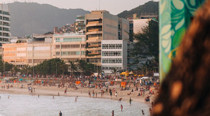 Pessoas Na Praia Durante O Dia C2uCHNL3w6w